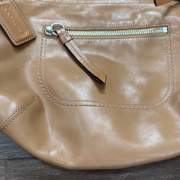 Vintage Coach Soho Tan Leather Hobo Shoulder Bag Zip Closure Pockets Designer - Picture 3 of 16